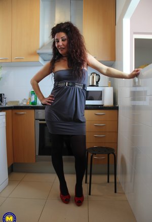 Mature NL are proud to present you with xxx pictures featuring graceful woman in toying her snatch