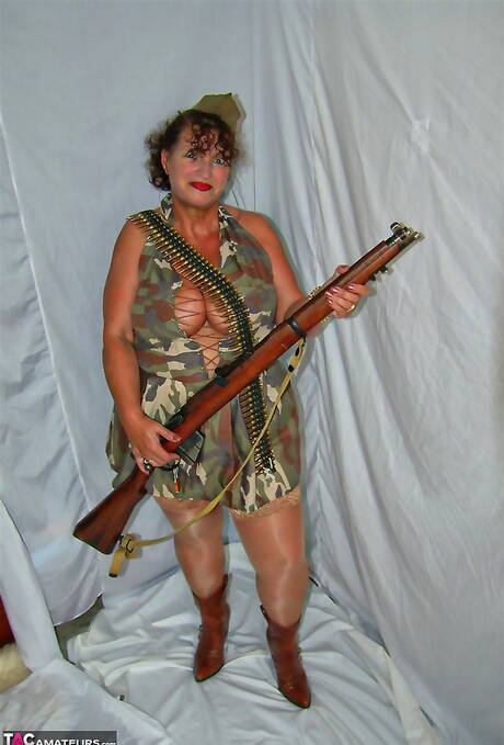 TAC Amateurs are excited to present you with a picture gallery showcasing Busty Kim xxx gallery 265715