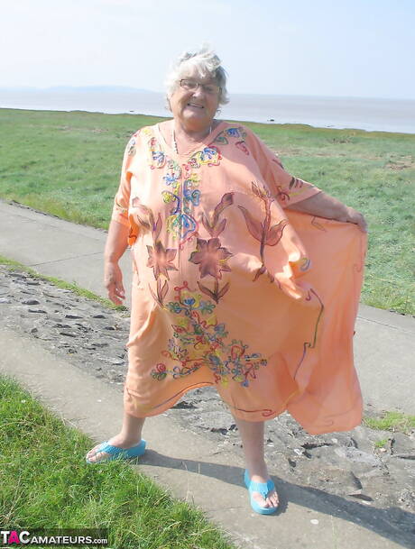 TAC Amateurs pleased to share with you a free photo gallery with Grandma Libby xxx gallery 269192