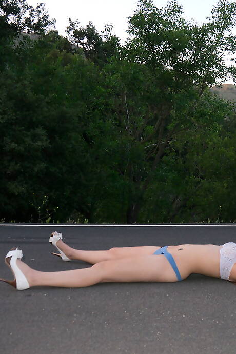 Zishy invite you to explore xxx pictures with Kira Sinn showing well-done body