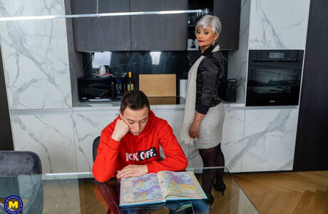 Mature NL invites you to browse their xxx pics with miss in her twenties in xxx hardcore scene